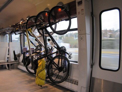 Des places réservées pour les vélos dans un train, afin de favoriser l'intermodalité